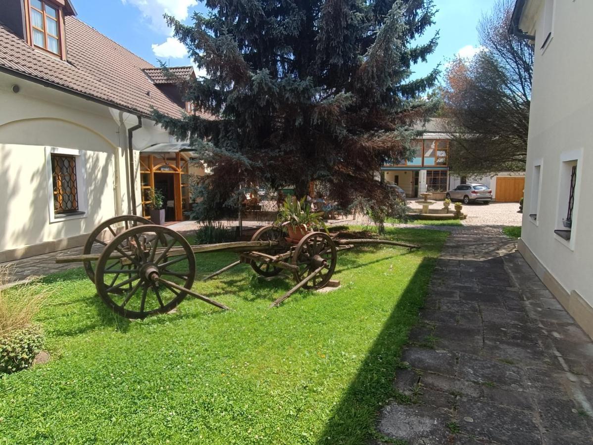 Hotel Baroko Прага Экстерьер фото