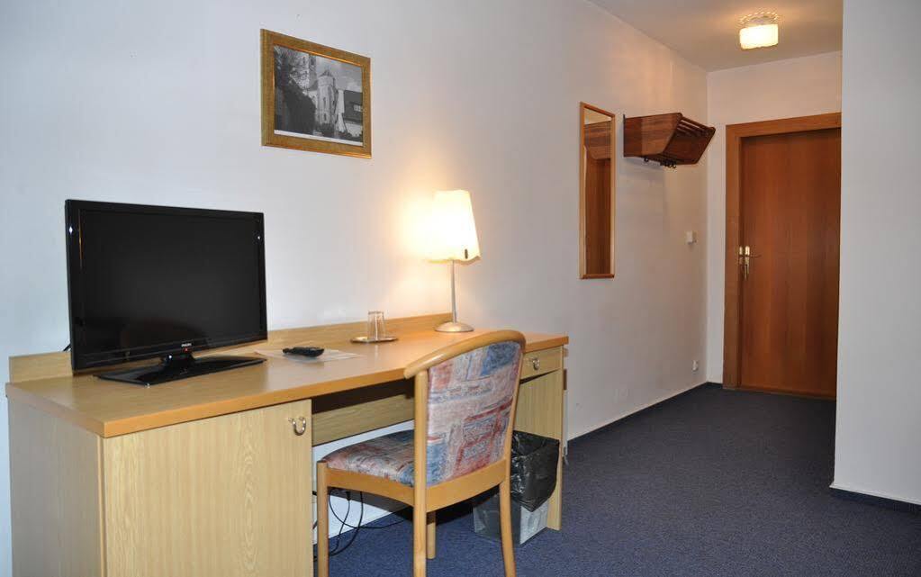 Hotel Baroko Прага Экстерьер фото